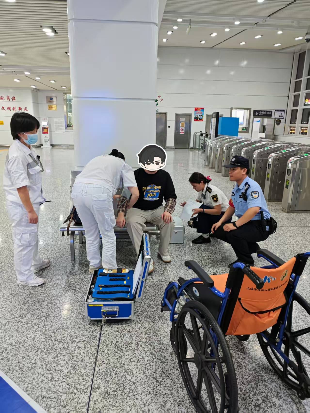 皇冠登1登2登3申请
_旅客长沙下飞机欲乘坐磁浮列车往城区找朋友皇冠登1登2登3申请
,突发呼吸不畅,民警与医护人员接力救援