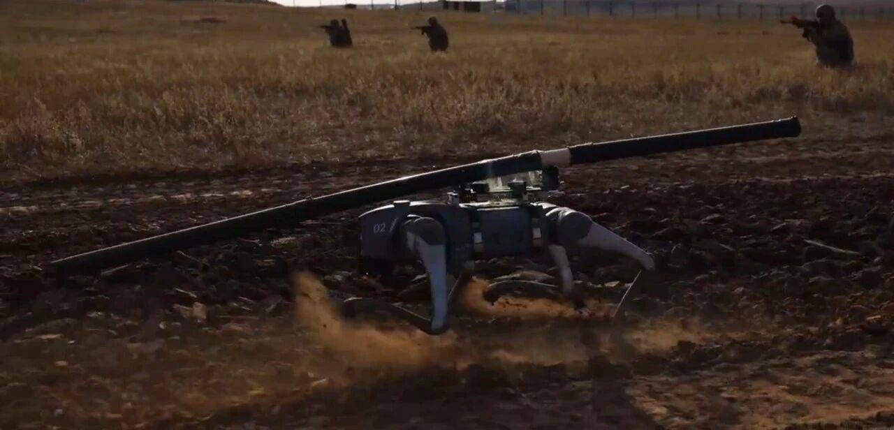 欧冠足球比分_大场面！机器狗、无人机开路欧冠足球比分，实兵对抗演练画面公布