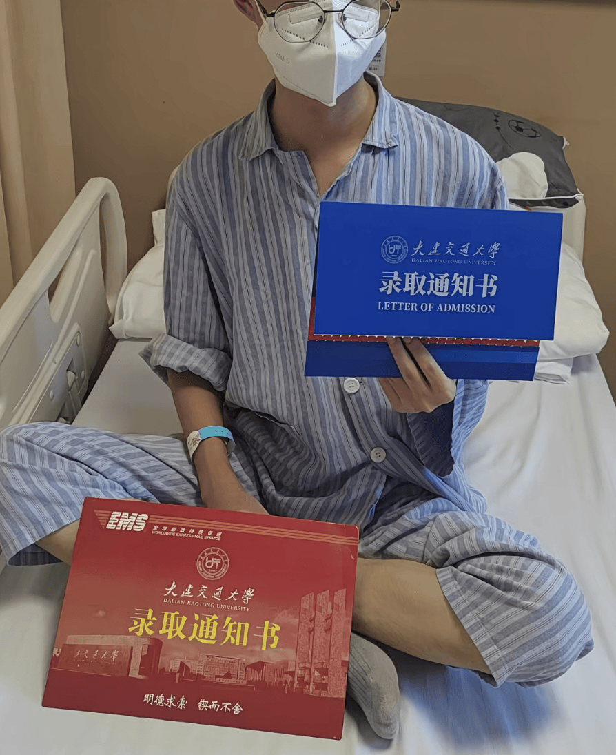 皇冠信用網注册开通_安徽少年拿到大学录取通知书不久后病逝皇冠信用網注册开通，父亲：他画去学校的火车，激励自己撑过化疗