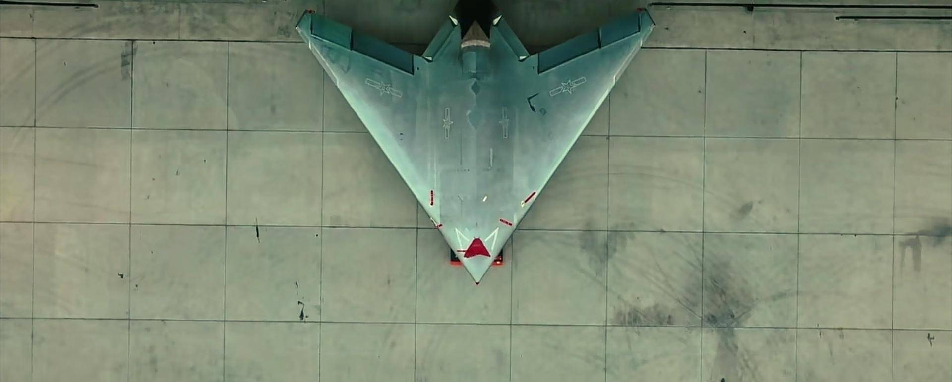 如何申请皇冠信用网_福建舰入列后如何申请皇冠信用网，世界最强踹门小队也来了：打头的不是歼-20和歼-35