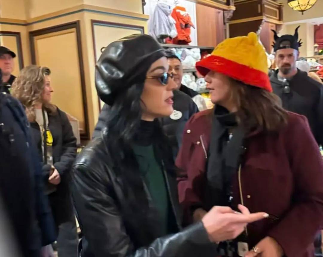 皇冠信用網怎么开通_知名女歌手在上海迪士尼被偶遇皇冠信用網怎么开通，见证求婚！“一时不知道谁更幸福”