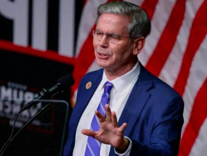 哥伦比亚足球_实属罕见！特朗普态度又变了哥伦比亚足球，美财长喊话中国，主动取消对华制裁，中美接下来的路该怎么走？