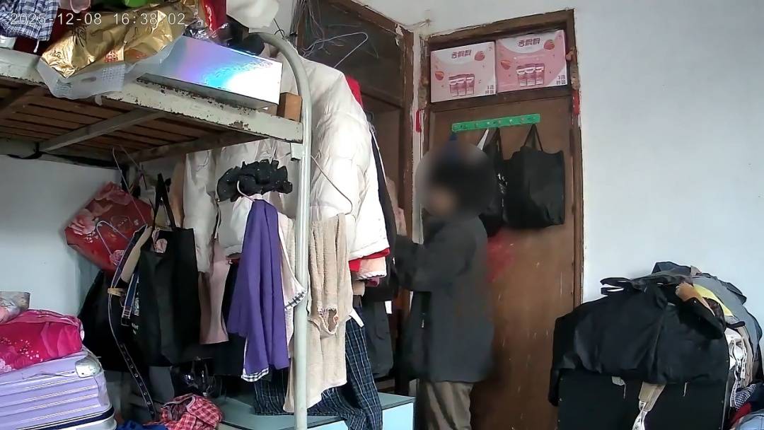 皇冠登3代理注册_上海一男子暴力破坏门锁皇冠登3代理注册,闯入女邻居家中,事情的发展出乎意料……