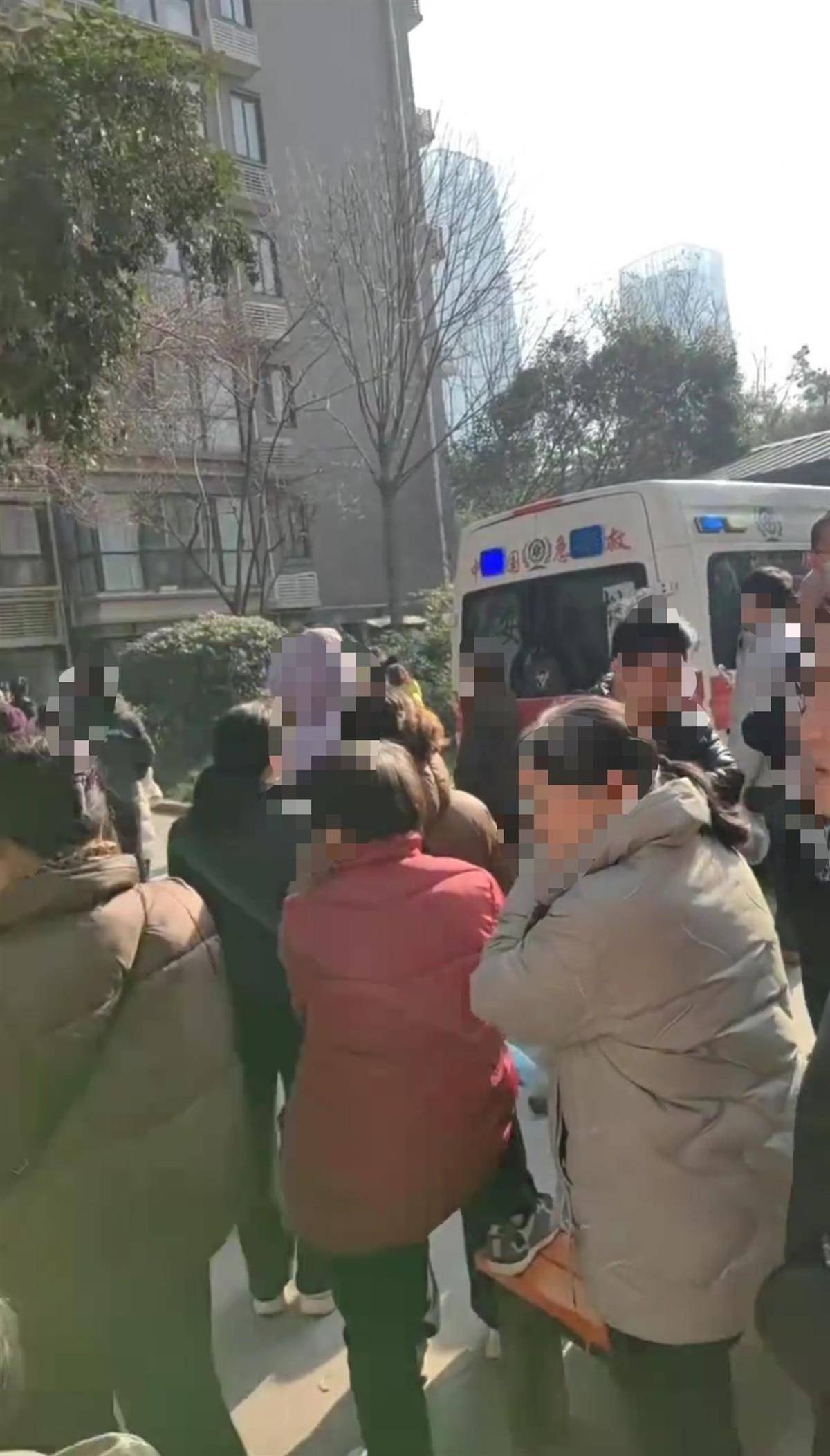 如何申请皇冠信用网_西安一小区电梯发生故障致1人坠亡如何申请皇冠信用网,住户称事发楼栋已连夜检修,小区多部电梯此前曾出现故障