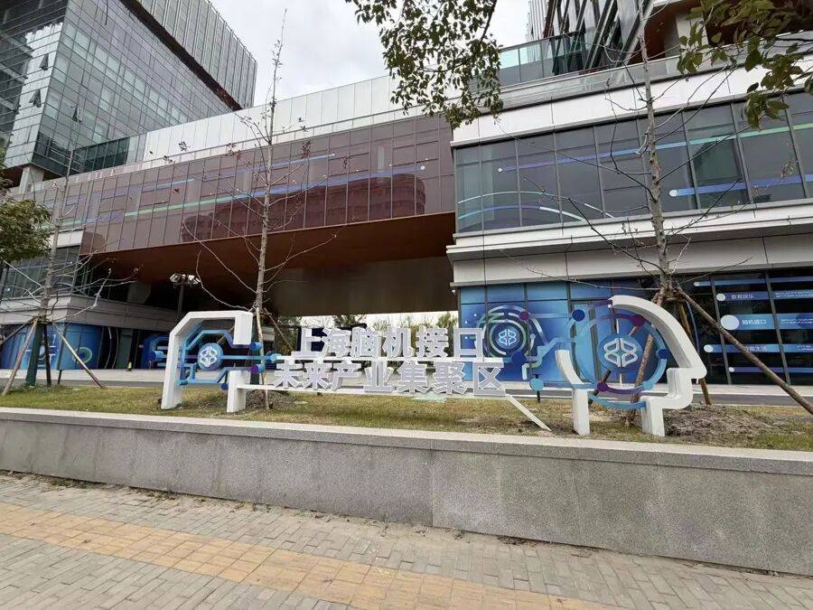 皇冠信用网正版开户_上海一厅局级干部突然辞职皇冠信用网正版开户，刚40岁出头！离开体制后，他比以前更忙了，全职创业究竟值吗？