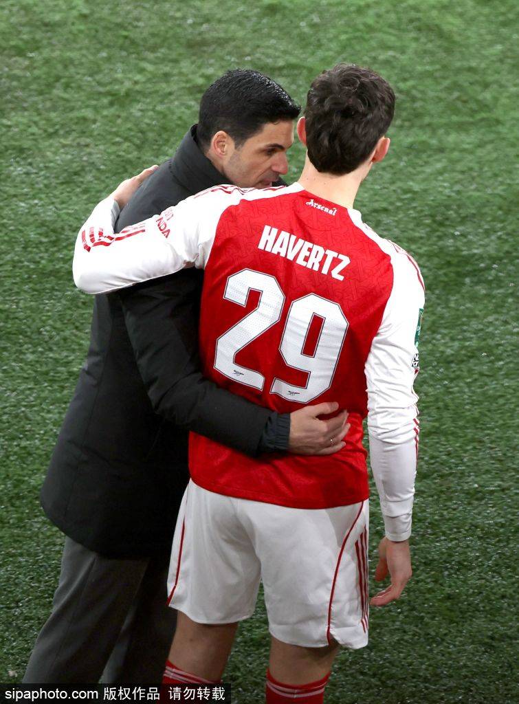 皇冠信用网足球代理 _伊恩·赖特：赖斯这动作绝对是点球皇冠信用网足球代理 ，不知道VAR在看什么