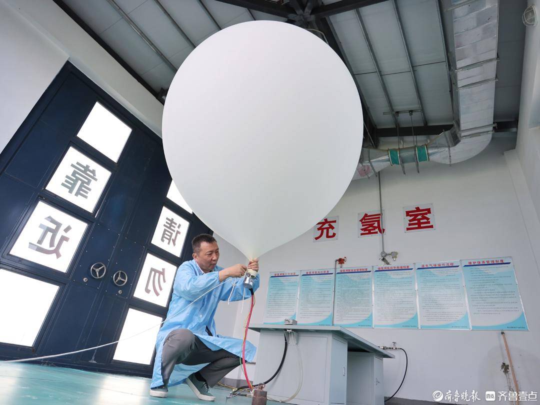 世界杯足球平台代理_拾光|几十年如一日世界杯足球平台代理,他准点放气球高空测天气