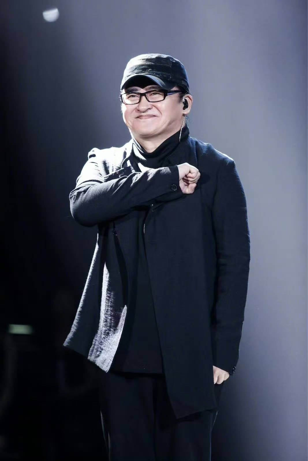 皇冠信用网登2代理申_多位文艺界人士透露：刘欢常跟人喝酒聊天到天亮皇冠信用网登2代理申，喝高了就会飙外语，23岁时刘欢从国际关系学院法语文学专业毕业，当歌手是“半路出家”