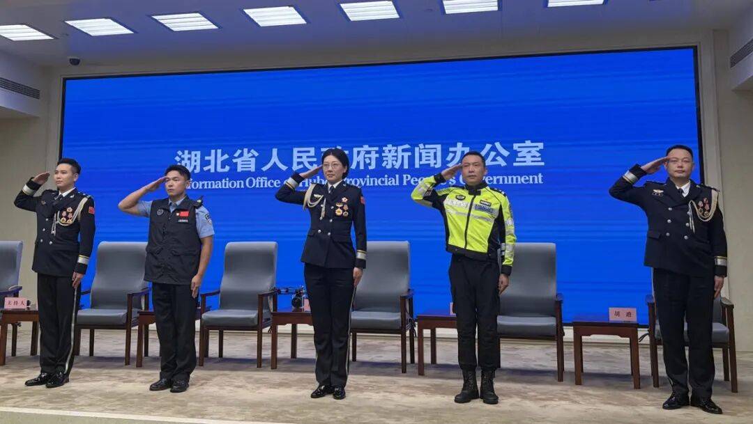 皇冠登3代理申请_一对来武汉旅游的夫妻准备用无人机航拍机场周边风景皇冠登3代理申请,设备刚开机就被发现,警方披露
