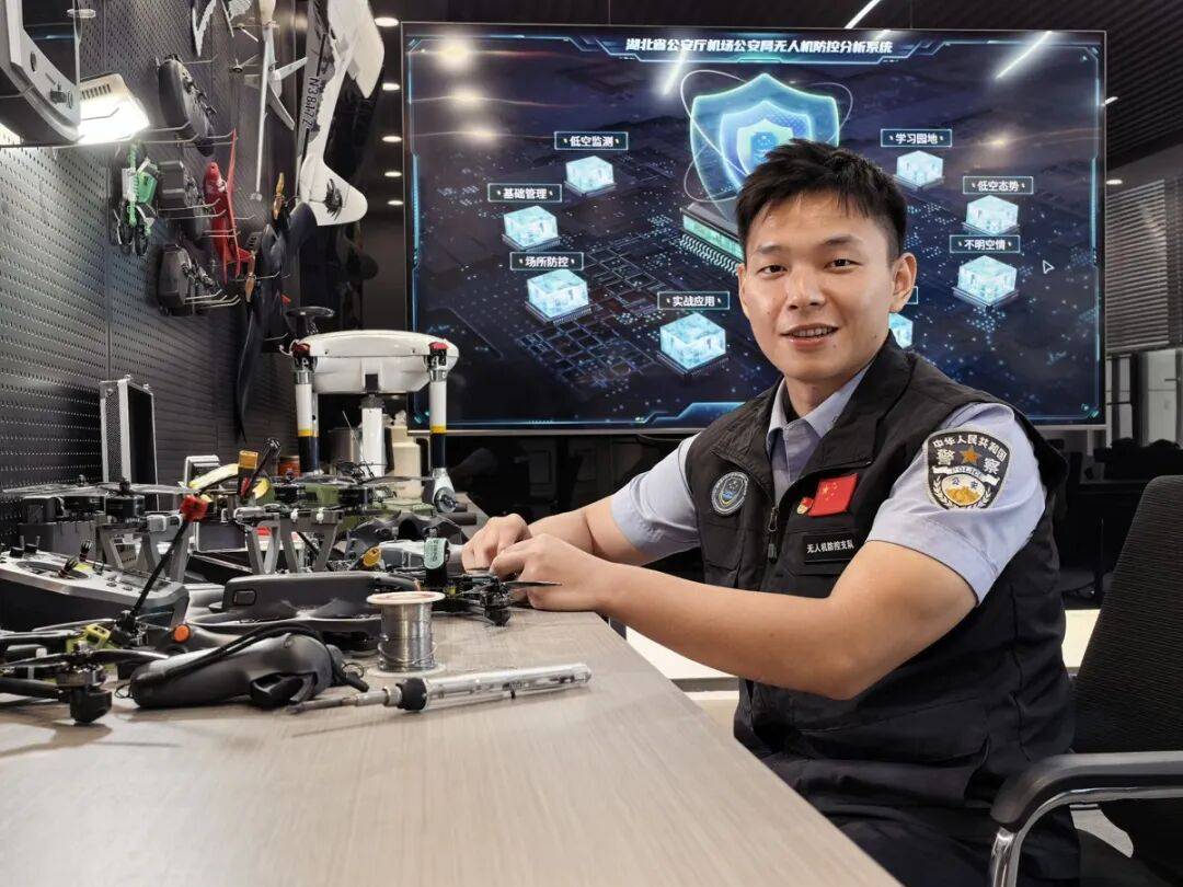 皇冠登3代理申请_一对来武汉旅游的夫妻准备用无人机航拍机场周边风景皇冠登3代理申请,设备刚开机就被发现,警方披露